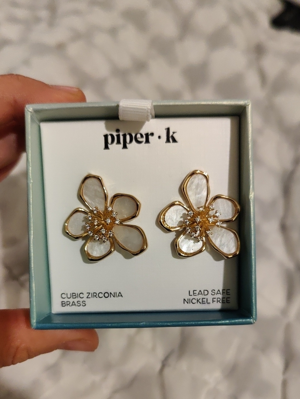New!Piper•K flower stud earrings white shell petals & gold-tone Y2K Cottagecore